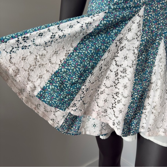 Betsey Johnson Blue Floral & Lace Sleeveless Mini Dress – Size 10 - Picture 4 of 14